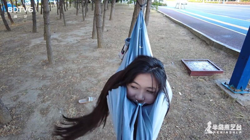 Chinese Bondage – Awkward Public Bondage