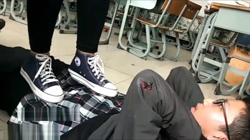 Amateur converse trample 2