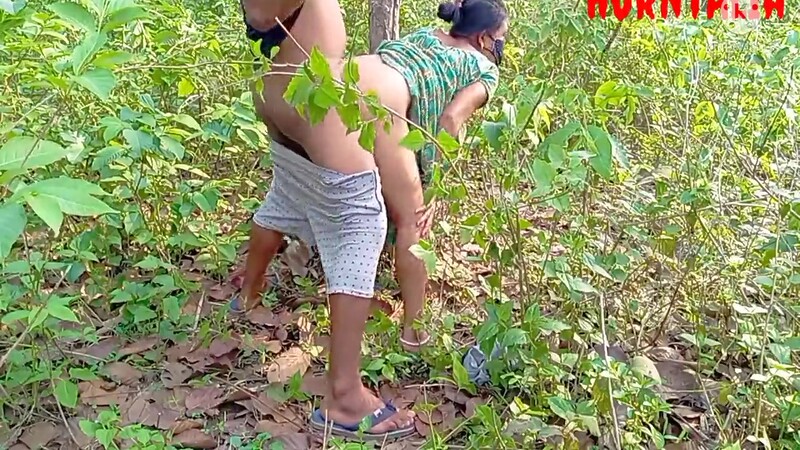 Very Risky Sex, Nepali Bhabi Mujhko Jungle Le Gaya Aur Mera Godh Par Chad K Choda