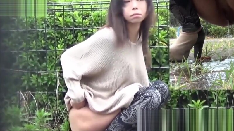 Dirty babes flood Japanese streets with piss solo