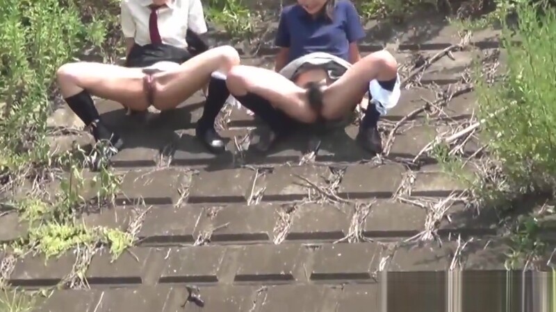 Japanese teens gush piss