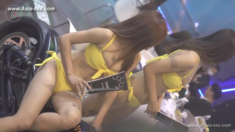 Chinese model in sexy lingerie show.10